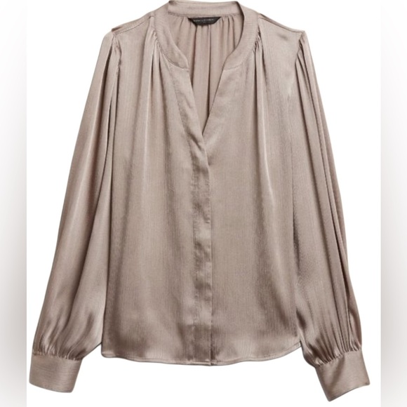 Banana Republic NWT Satin Shirred Neck Blouse in Beechwood - Picture 2 of 10